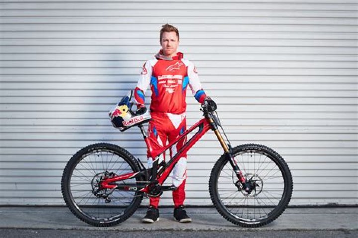 Aaron Gwin Biography, Age, Height, Wife, Net Worth, Family