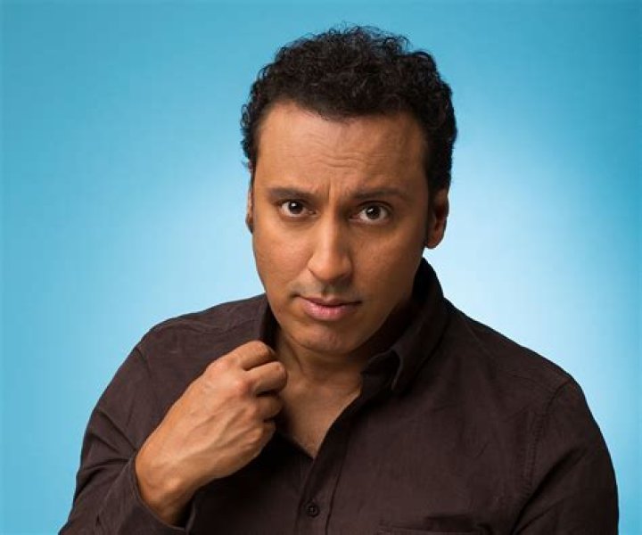 Aasif Mandvi Biography, Age, Height, Wife, Net Worth, Family