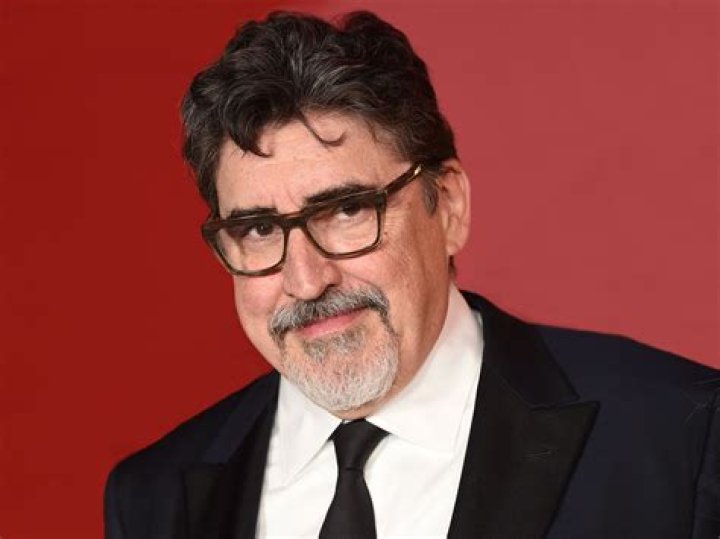 Alfred Molina Biography, Age, Height, Wife, Net Worth, Family