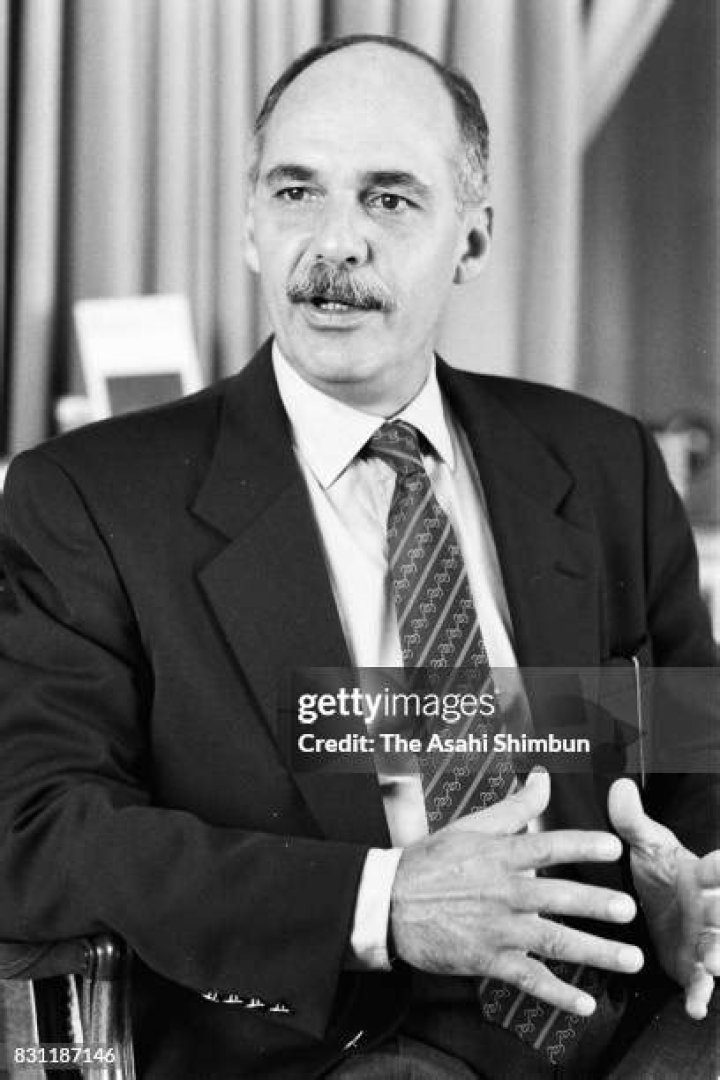 Alfredo Cristiani Biography, Age, Height, Wife, Net Worth and Family