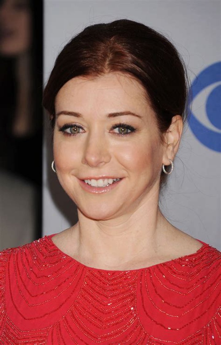 Alyson Hannigan Biography, Age, Height, Husband, Net Worth, Family