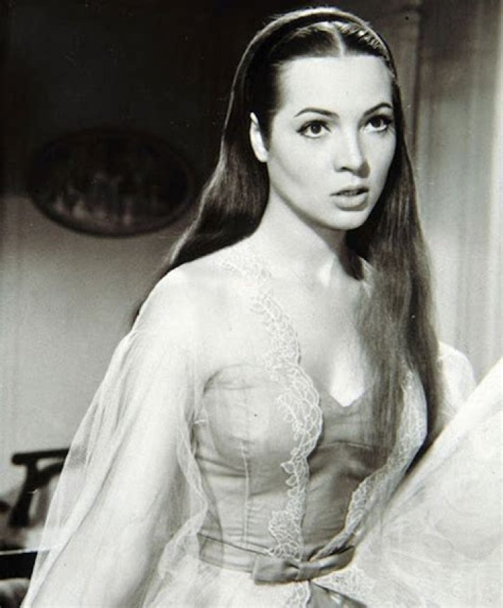 Angelines Fernández Biography, Age, Height, Husband, Net Worth, Family