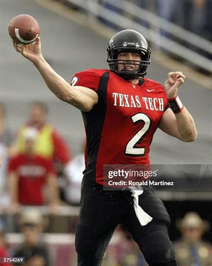 B. J. Symons Biography, Age, Height, Wife, Net Worth, Family