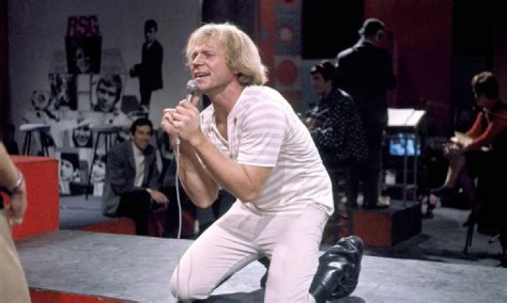 Barry McGuire biografía, edad, altura, esposo, net worth, familia