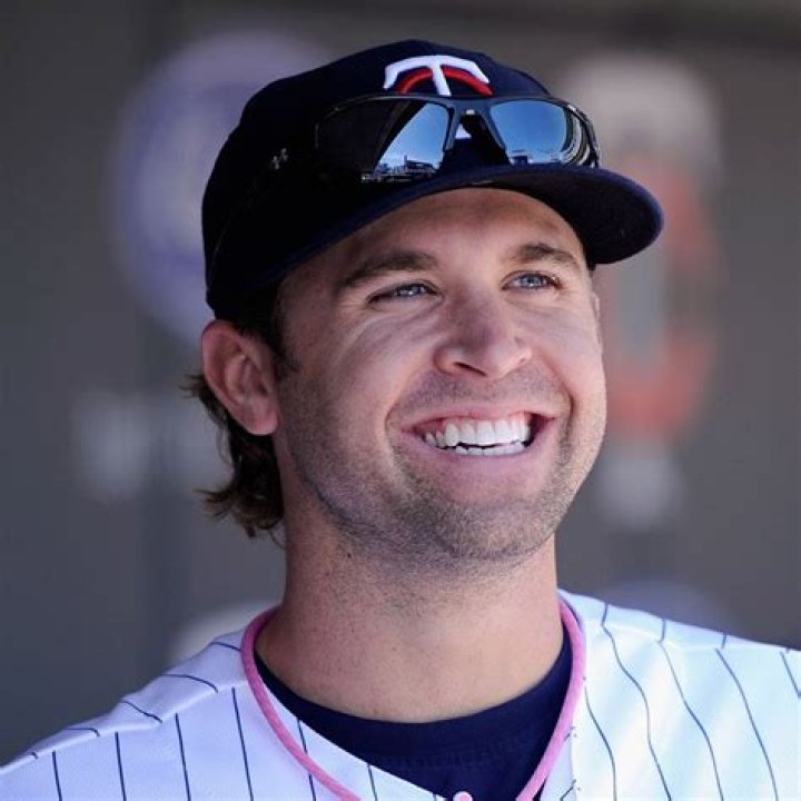 Brian Dozier Biography, Age, Height, Wife, Net Worth, Family