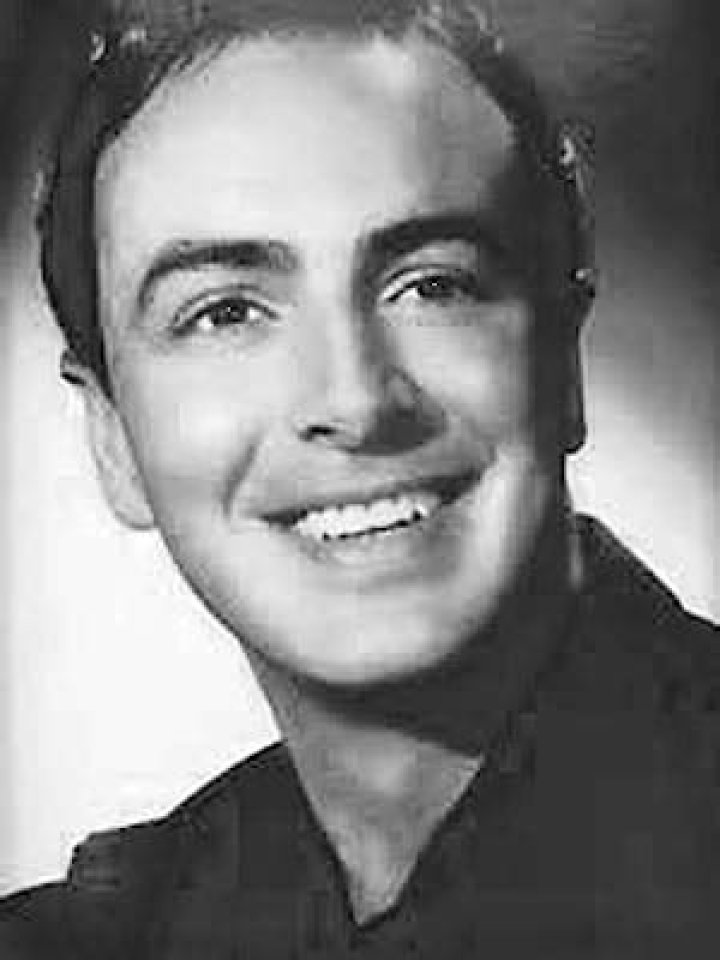 Carlos Navarro biografía, edad, altura, esposo, net worth, familia