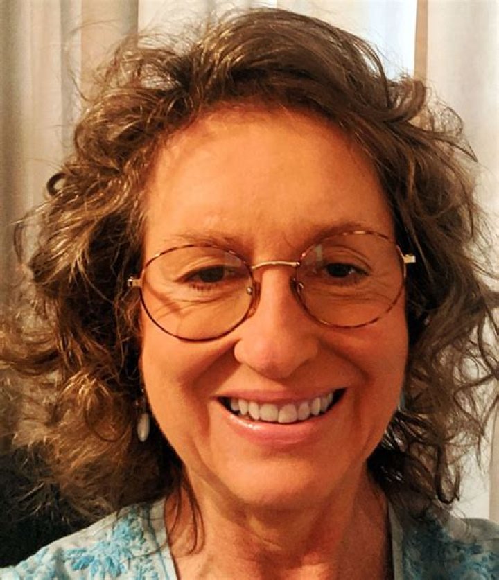 Carol Booth Biography, Age, Height, Husband, Net Worth, Family