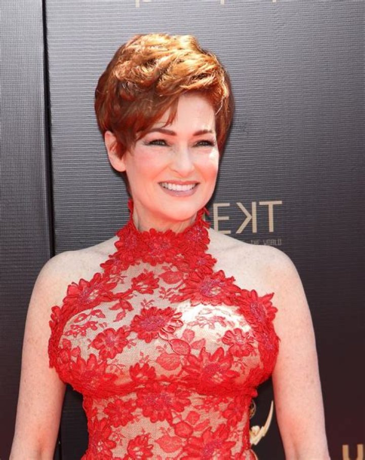 Carolyn Hennesy Biography, Age, Height, Husband, Net Worth, Family