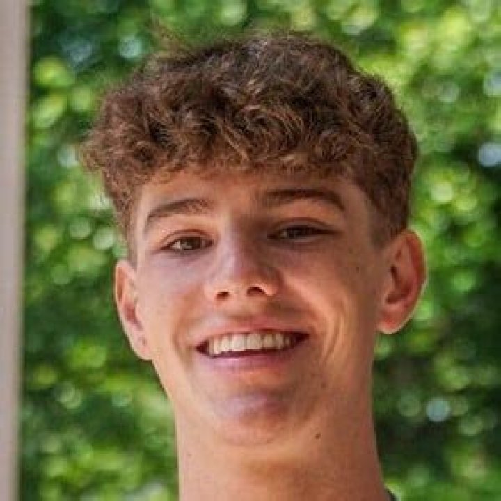 Casey Kelly Biography, Age, Height, Wife, Net Worth, Family