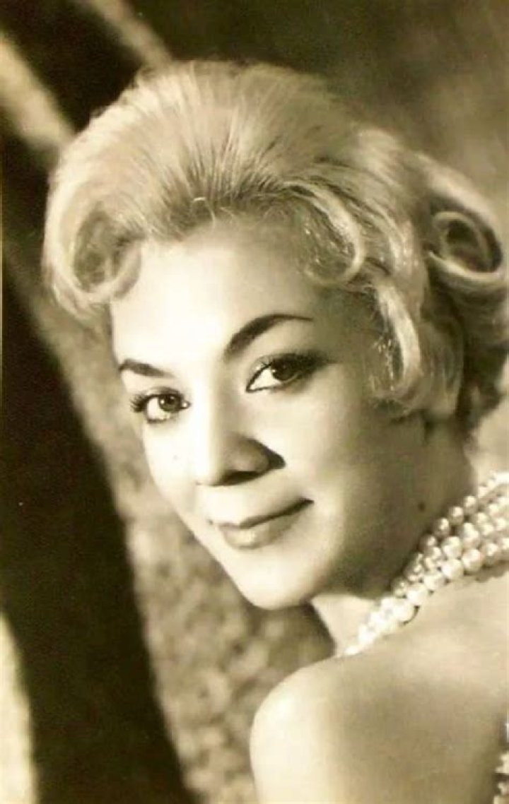 Çolpan Ilhan Biography, Age, Height, Husband, Net Worth, Family