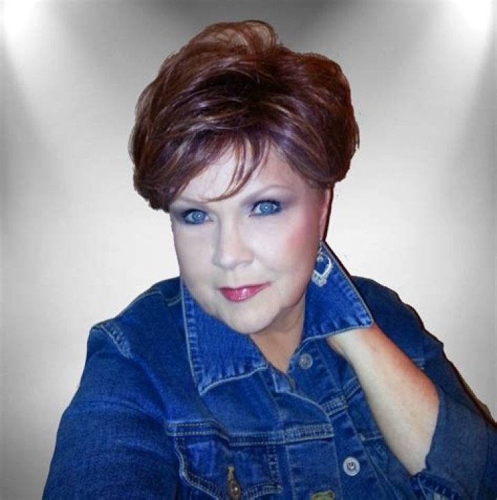 Connie Hanson Biography, Age, Height, Husband, Net Worth, Family