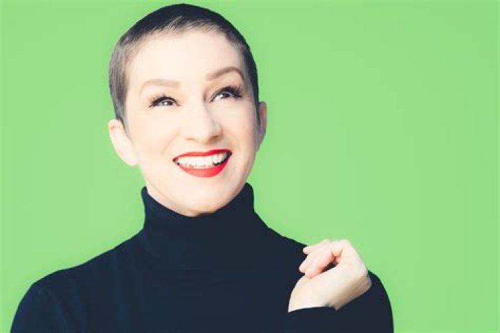 Crystal Lewis Biography, Age, Height, Husband, Net Worth, Family