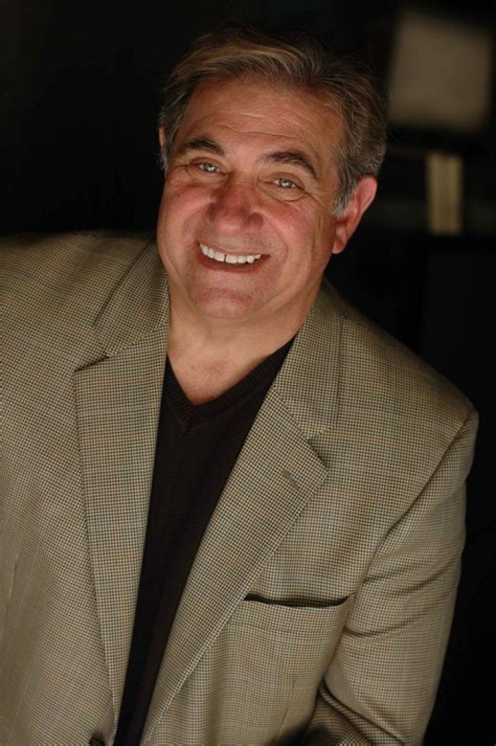 Dan Lauria Biography, Age, Height, Wife, Net Worth, Family