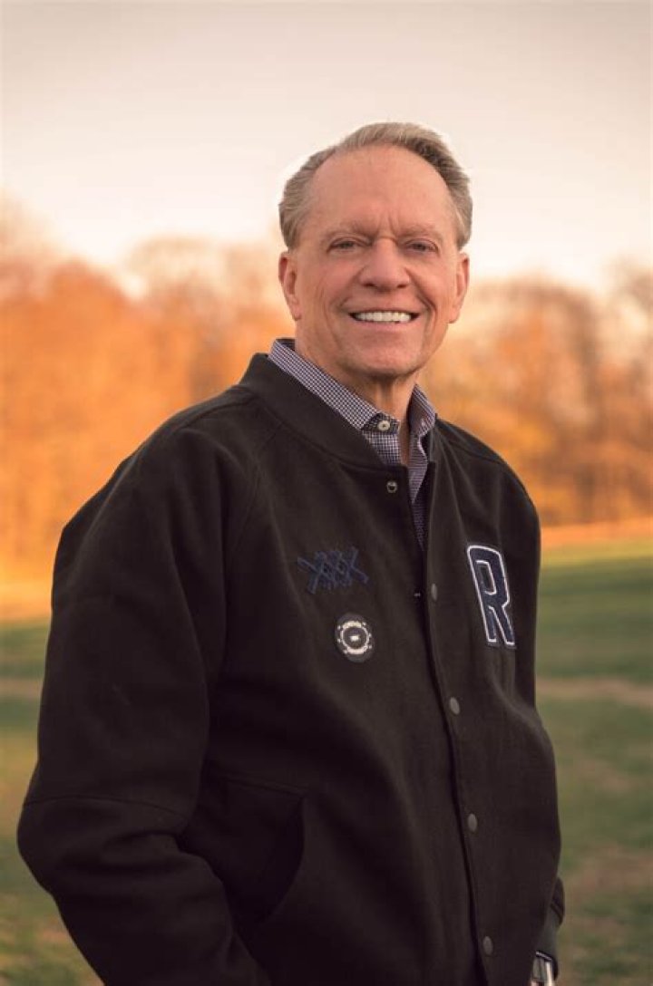 Dave Checketts biografía, edad, altura, esposo, net worth, familia