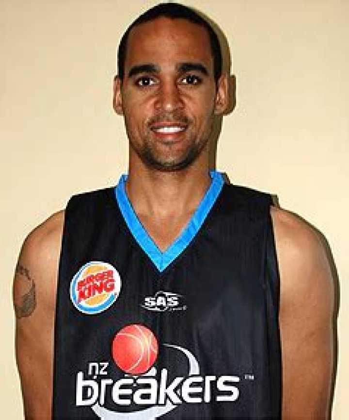 Dave Thomas Biography, Age, Height, Wife, Net Worth, Family