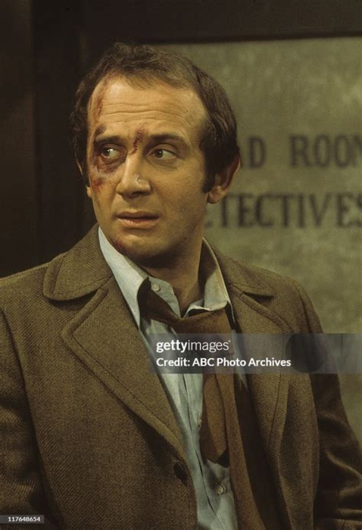 Dean Santoro Biography, Age, Height, Wife, Net Worth, Family