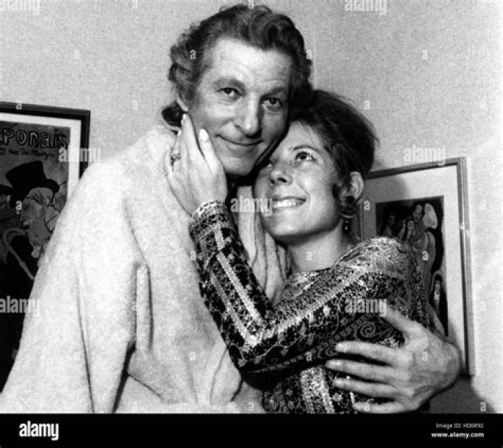 Dena Kaye Biography, Age, Height, Husband, Net Worth, Family