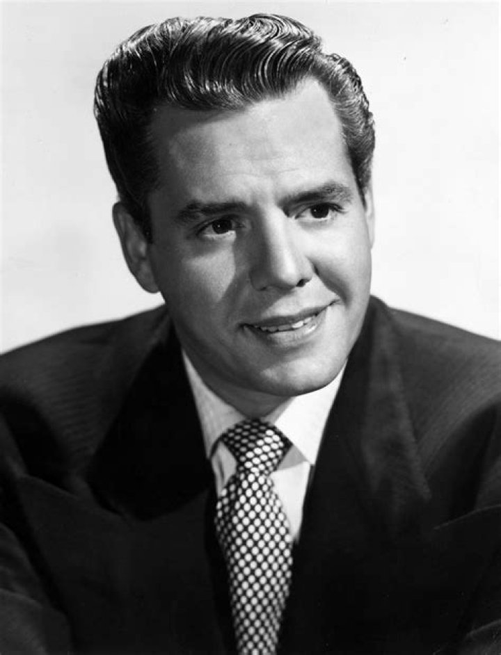 Desi Arnaz Biography, Age, Height, Wife, Net Worth, Family