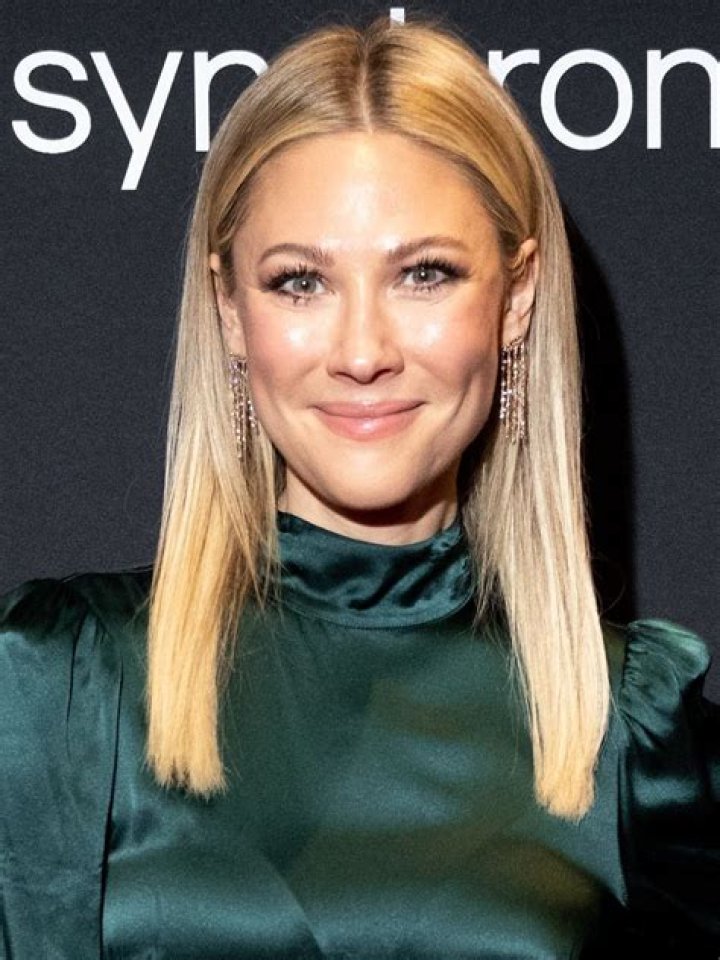 Desi Lydic Biography, Age, Height, Husband, Net Worth, Family