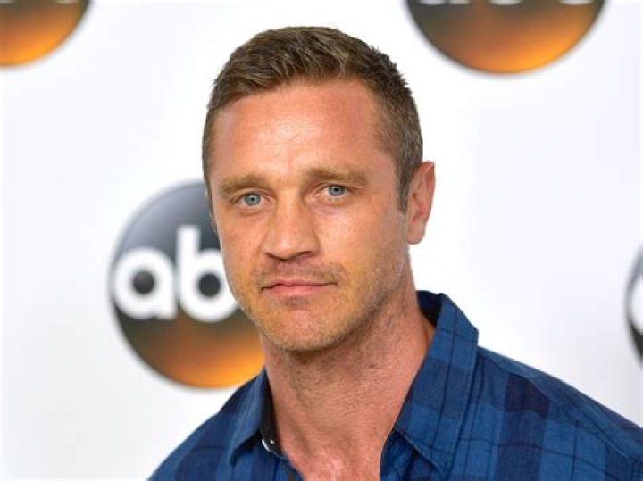 Devon Sawa Biography, Age, Height, Wife, Net Worth, Family