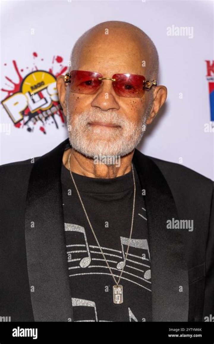 Dewey Hughes biografía, edad, altura, esposo, net worth, familia