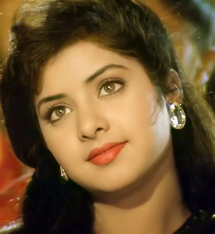 Divya Bharti Biography, Age, Height, Husband, Net Worth, Family