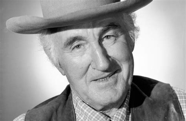 Donald Crisp Biography, Age, Height, Wife, Net Worth, Family