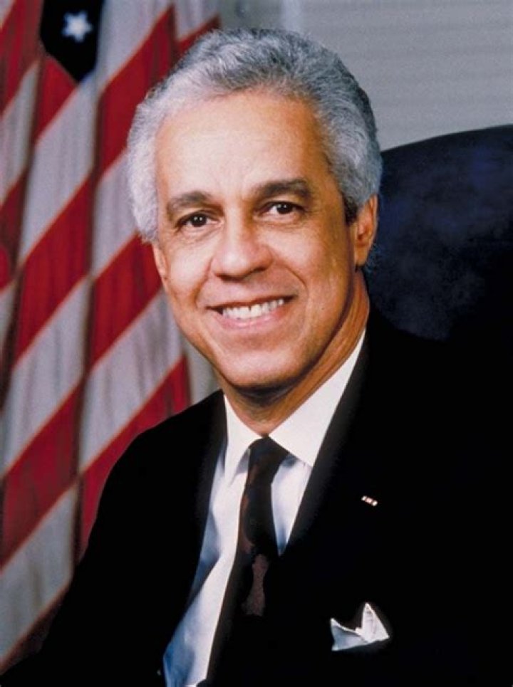 Douglas Wilder Biography, Age, Height, Wife, Net Worth, Family