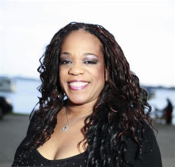 Evelyn "Champagne" King biografía, edad, altura, esposa, net worth, familia