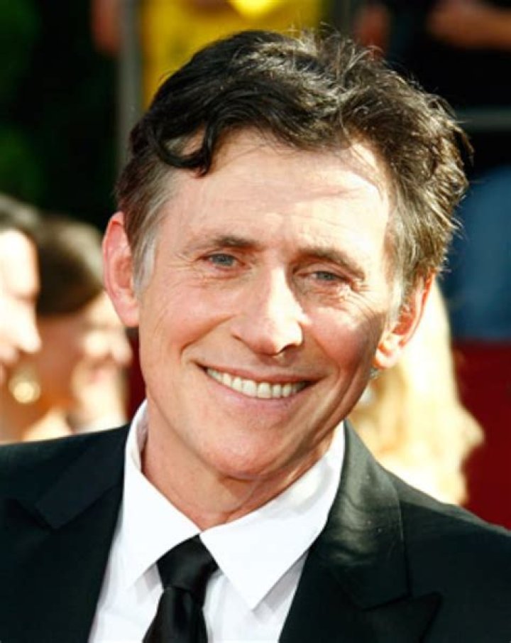 Gabriel Byrne Biography, Age, Height, Wife, Net Worth, Family