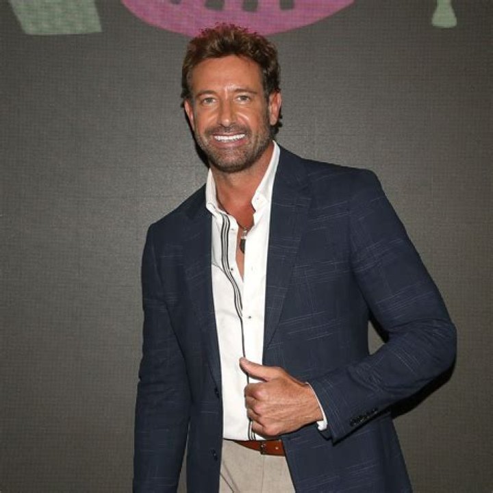 Gabriel Soto Biography, Age, Height, Wife, Net Worth, Family