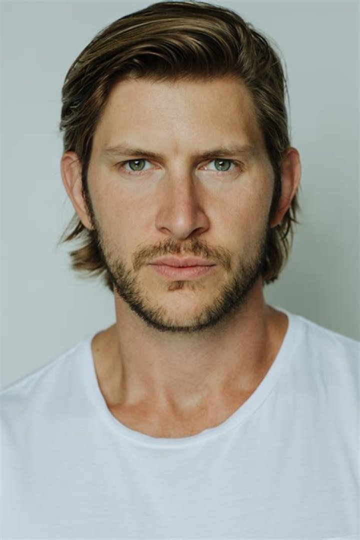 Greyston Holt Biography, Age, Height, Wife, Net Worth, Family