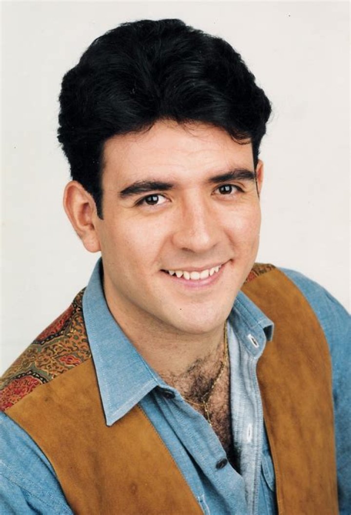 Héctor Sandarti biografía, edad, altura, esposo, net worth, familia