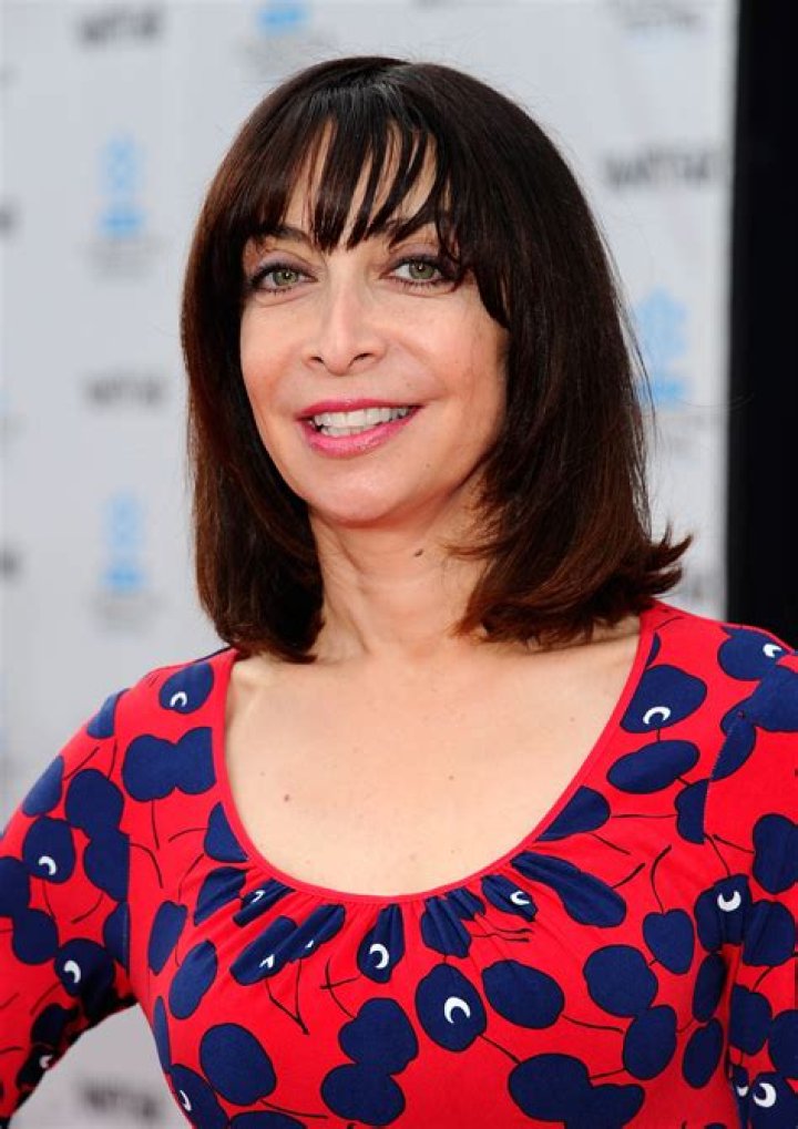 Illeana Douglas biografía, edad, altura, esposa, net worth, familia