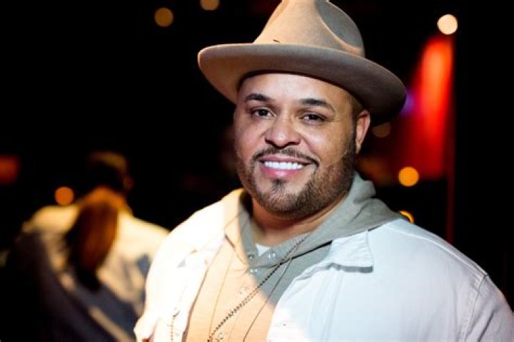 Israel Houghton biografía, edad, altura, esposo, net worth, familia
