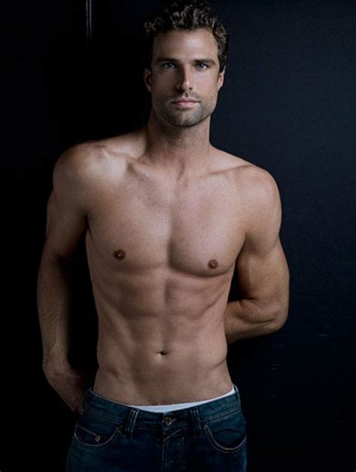 J. Michael Moncrief biografía, edad, altura, esposo, net worth, familia