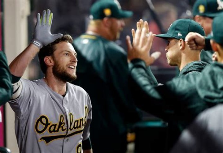 Jed Lowrie biografía, edad, altura, esposo, net worth, familia