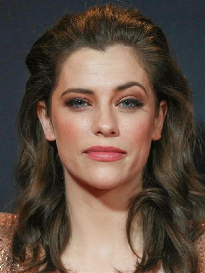 Jessica De Gouw Biography, Age, Height, Husband, Net Worth, Family