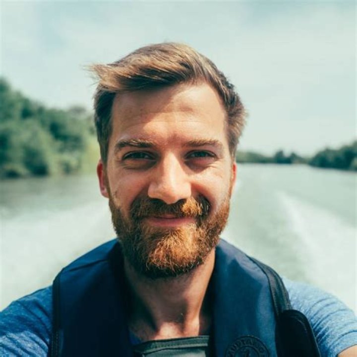 Johnny Harris Biography, Age, Height, Wife, Net Worth, Family