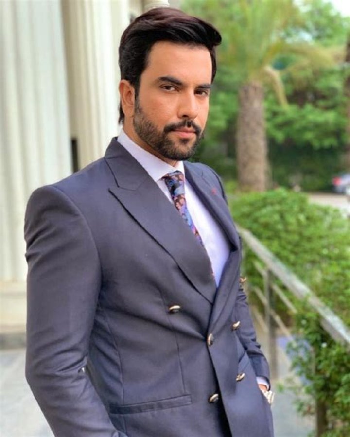 Junaid Khan Biography, Age, Height, Wife, Net Worth, Family