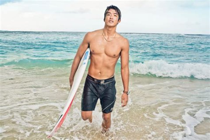Kanoa Igarashi biografía, edad, altura, esposo, net worth, familia