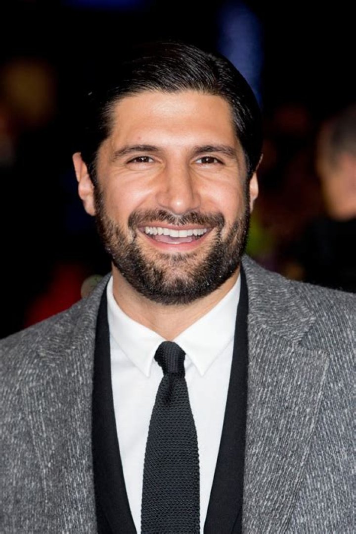 Kayvan Novak Biography, Age, Height, Wife, Net Worth, Family