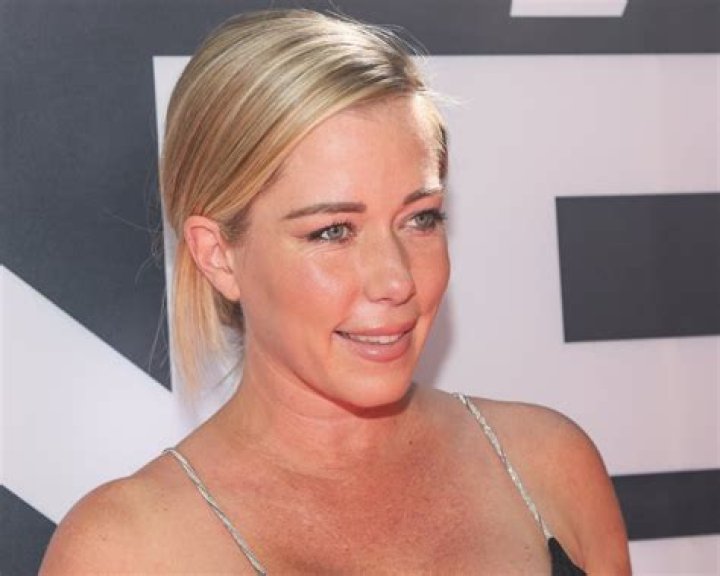 Kendra Wilkinson Biography, Age, Height, Husband, Net Worth, Family