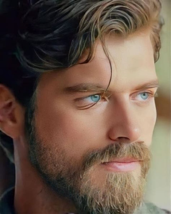 Kivanç Tatlitug Biography, Age, Height, Wife, Net Worth, Family