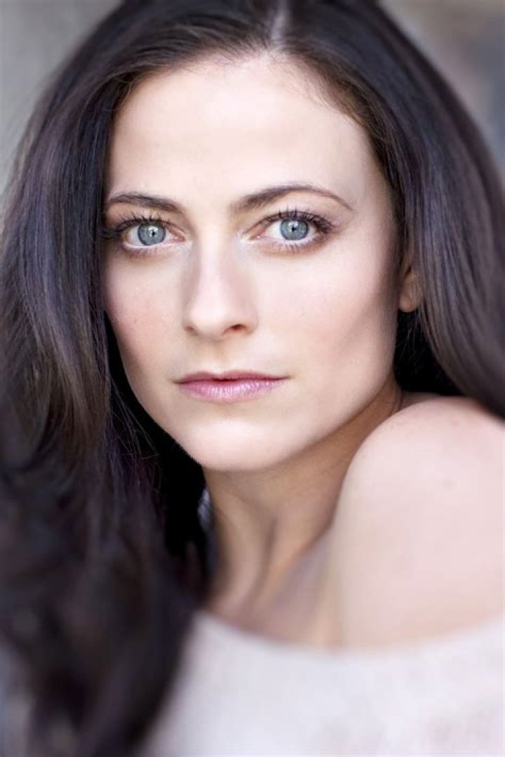 Lara Pulver biografía, edad, altura, esposa, net worth, familia