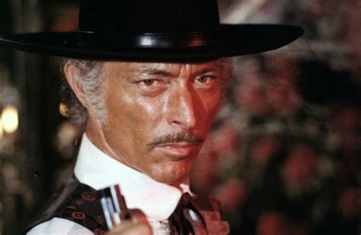 Lee Van Cleef biografía, edad, altura, esposo, net worth, familia