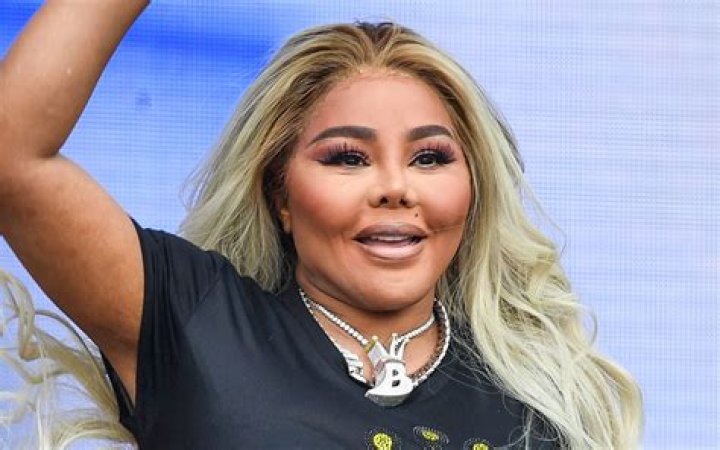 Lil' Kim Biography, Age, Height, Husband, Net Worth, Family