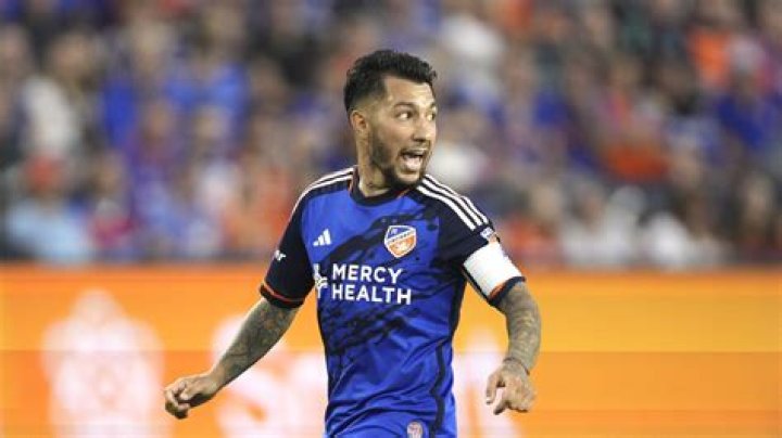 Luciano Acosta Biography, Age, Height, Wife, Net Worth, Family