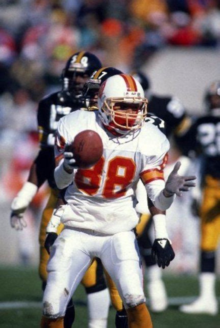 Mark Carrier Biography, Age, Height, Wife, Net Worth, Family