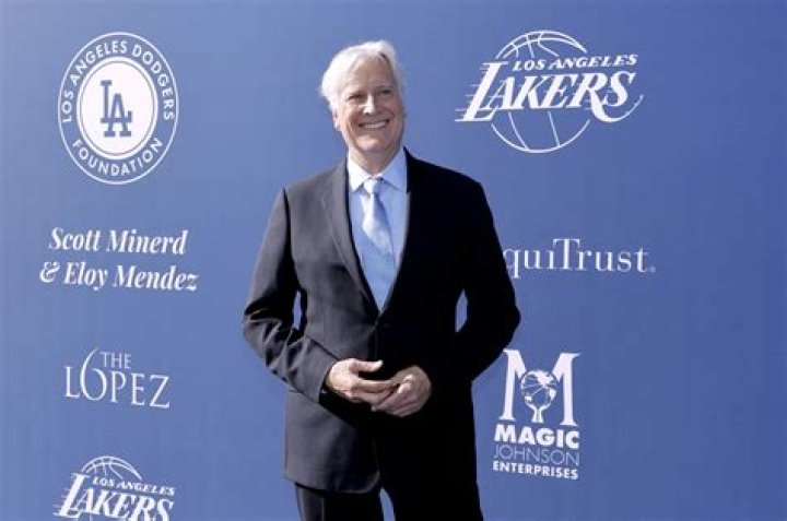 Mark Walter Biography, Age, Height, Wife, Net Worth, Family